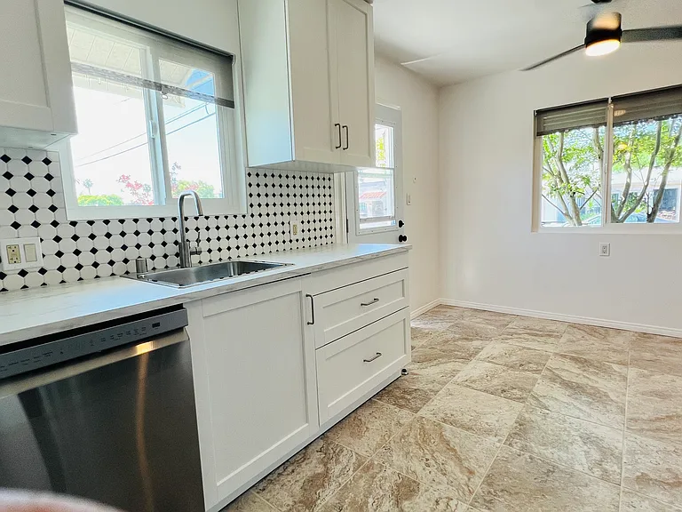 3131 Dwight St — Photo 6