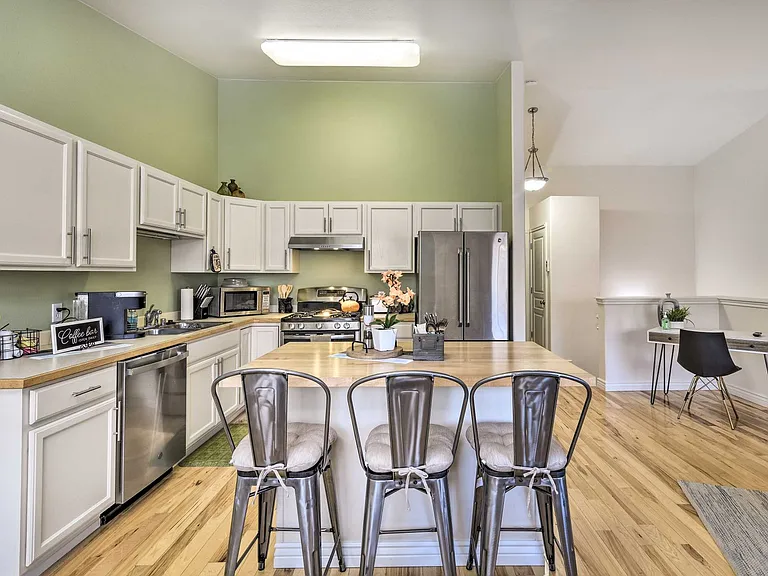2432 Glacier St — Photo 13