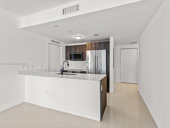 4th image of 488 NE 18th St Unit 1808