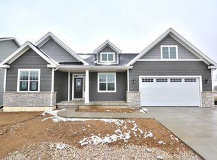 1370 Windwood Rd, Oconomowoc, WI 53066