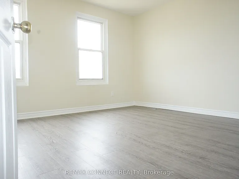 46 Shoredale Dr — Photo 7