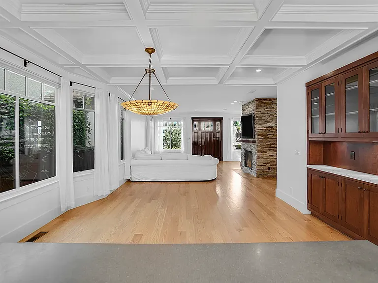 44 Sunset Ave — Photo 21