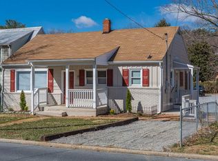 1412 Springhill Rd, Staunton, VA 24401