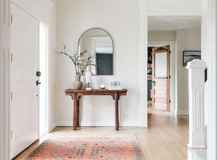 1100 Tyndall Ct, Lake Oswego, OR 97034