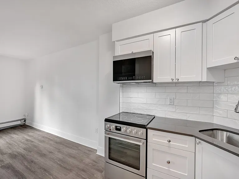1175 Haro St — Photo 2