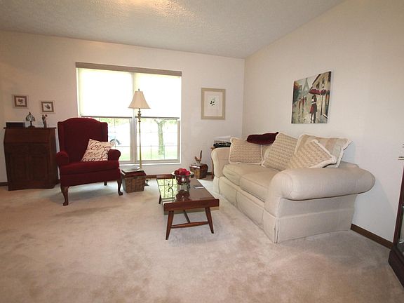 5th image of 908 McCarrick Ct