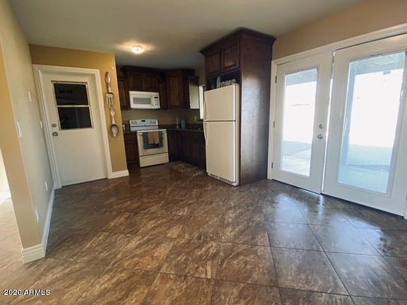 5th image of 1053 S Cochise Cir