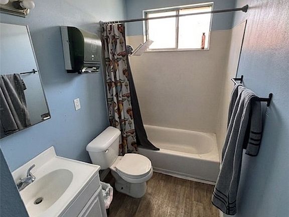3rd image of 6547 Fry St