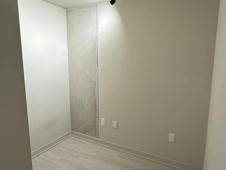 195 McCaul St #710 — Photo 6