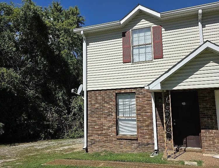 344 E Webster St — Photo 1