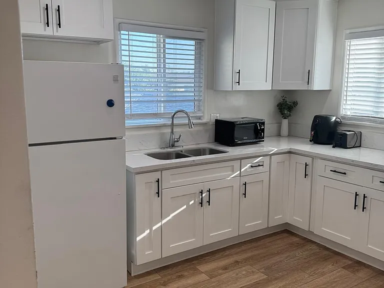 2441 S Baldwin Ave — Photo 9
