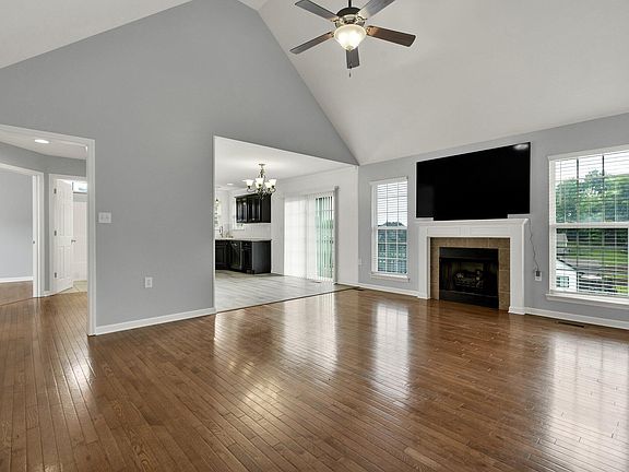 3rd image of 1326 Woodland Cove Pl NE