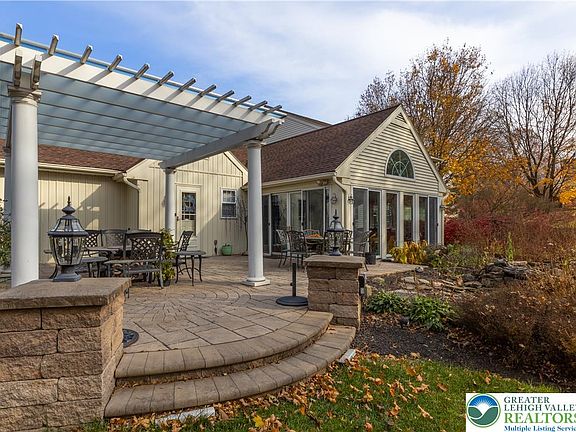 2nd image of 2626 Bayberry Cir
