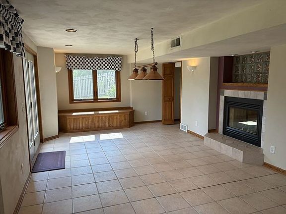 3rd image of 29 Westend Cir