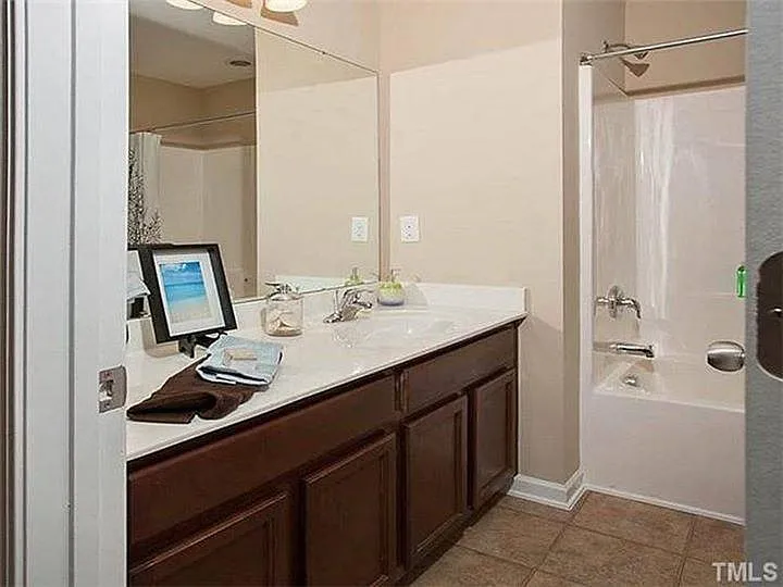 1410 Stone Manor Dr — Photo 8
