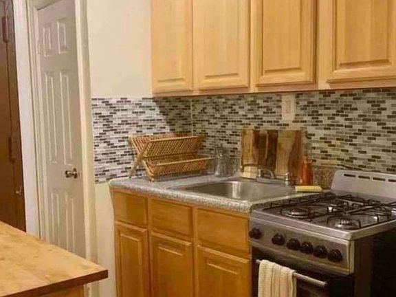 4th image of 33 Brevoort Pl #1CL