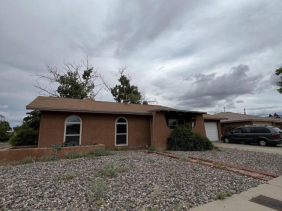 2nd image of 5517 Calle Cumbre NW