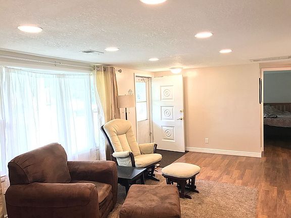 3rd image of 21 Jordan Dr