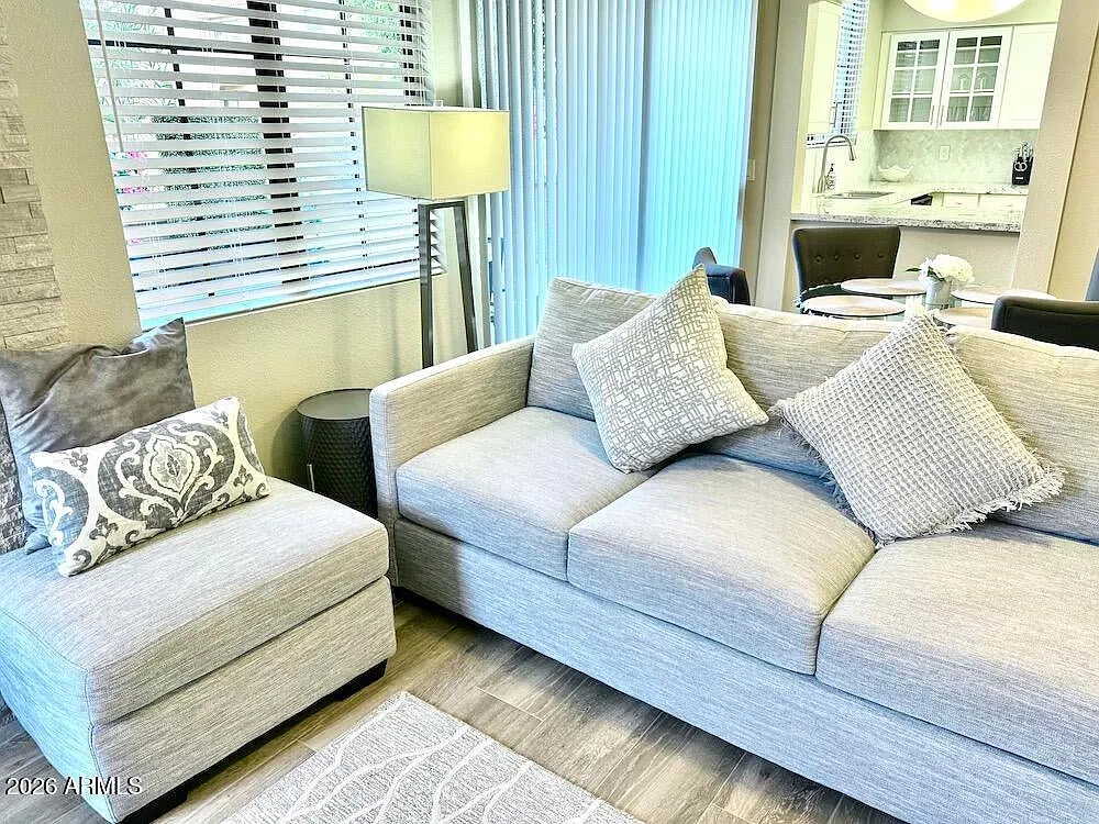 2 bed, 1270 sqft, $4,000 — Photo 3