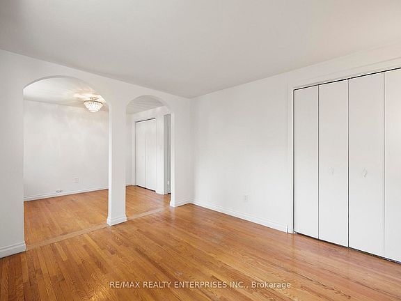 5th image of 488 Falgarwood Dr