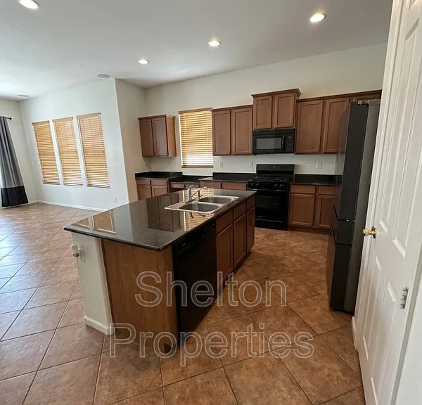 15192 W Columbine Dr — Photo 2