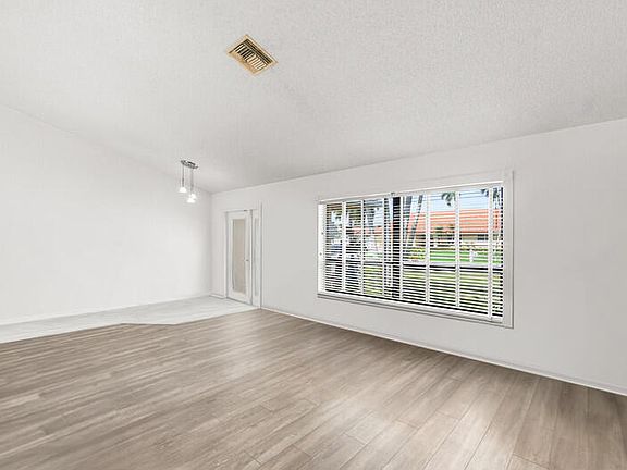 5th image of 6016 Sunberry Circle