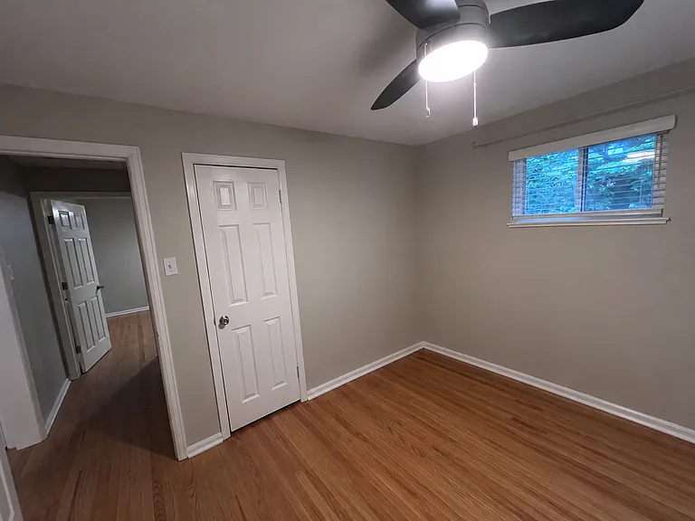 1552 Wolff St — Photo 3