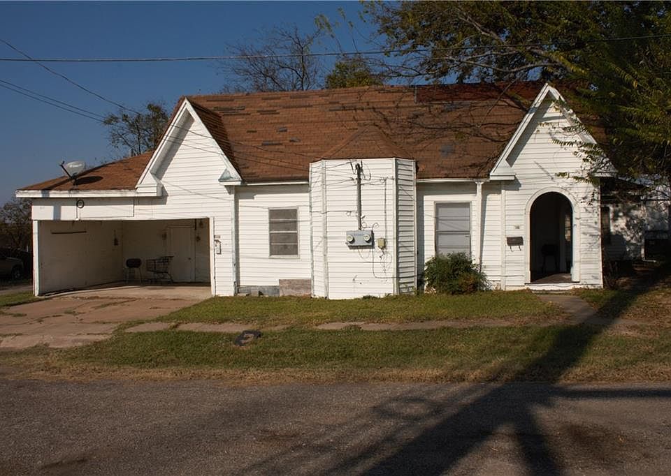 1st image of 140 W Cooper Ave