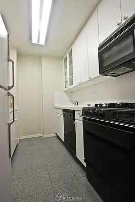 Rented by City Connections Realty | media 15