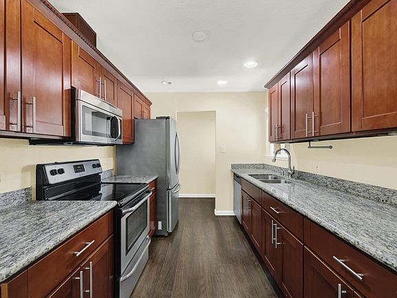 4th image of 540 Amesbury Drive