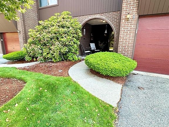2nd image of 6 Tamarack Ln #6