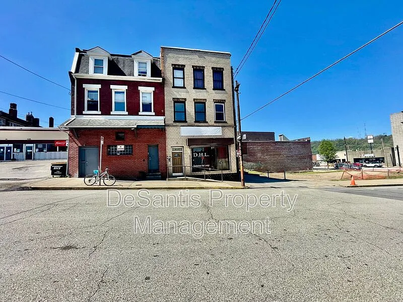 2 bed, 1.0 bath, 800 sqft, $900 — Photo 1