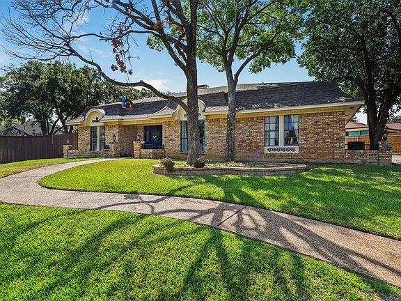 3rd image of 820 Autumnwood Ct