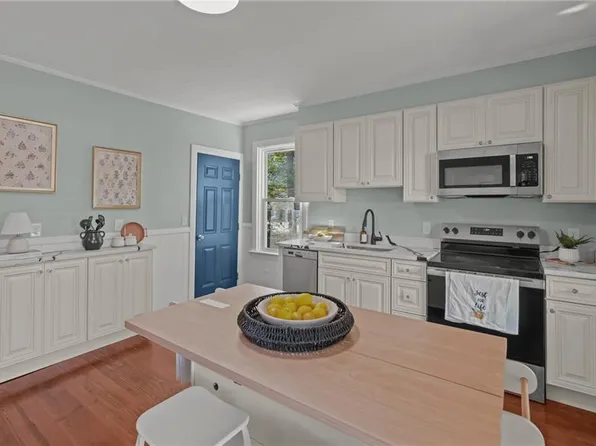 1 Cray St, Cumberland, RI 02864