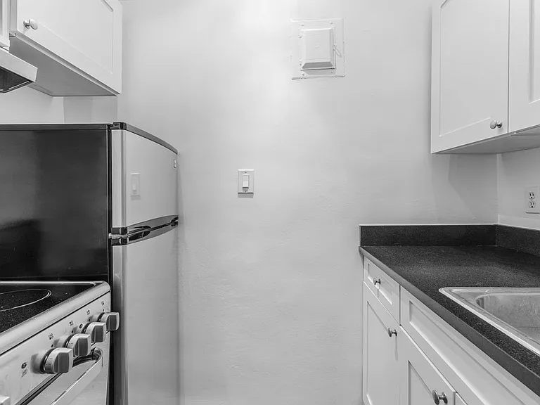 24 5th Ave #1020 — Photo 4