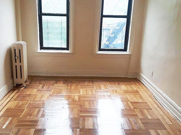 3rd image of 322 Rockaway Pkwy APT 2E