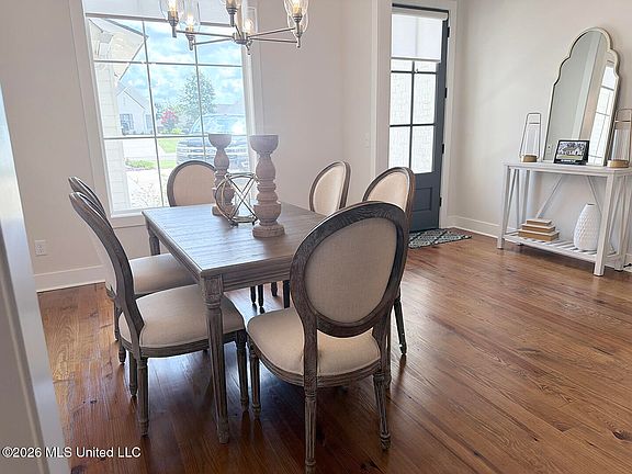 3rd image of 433 Crossvine Pl