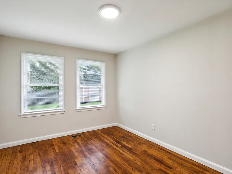 841 McLinden Ave SE — Photo 8