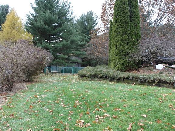 5th image of 9244 Clover Dr