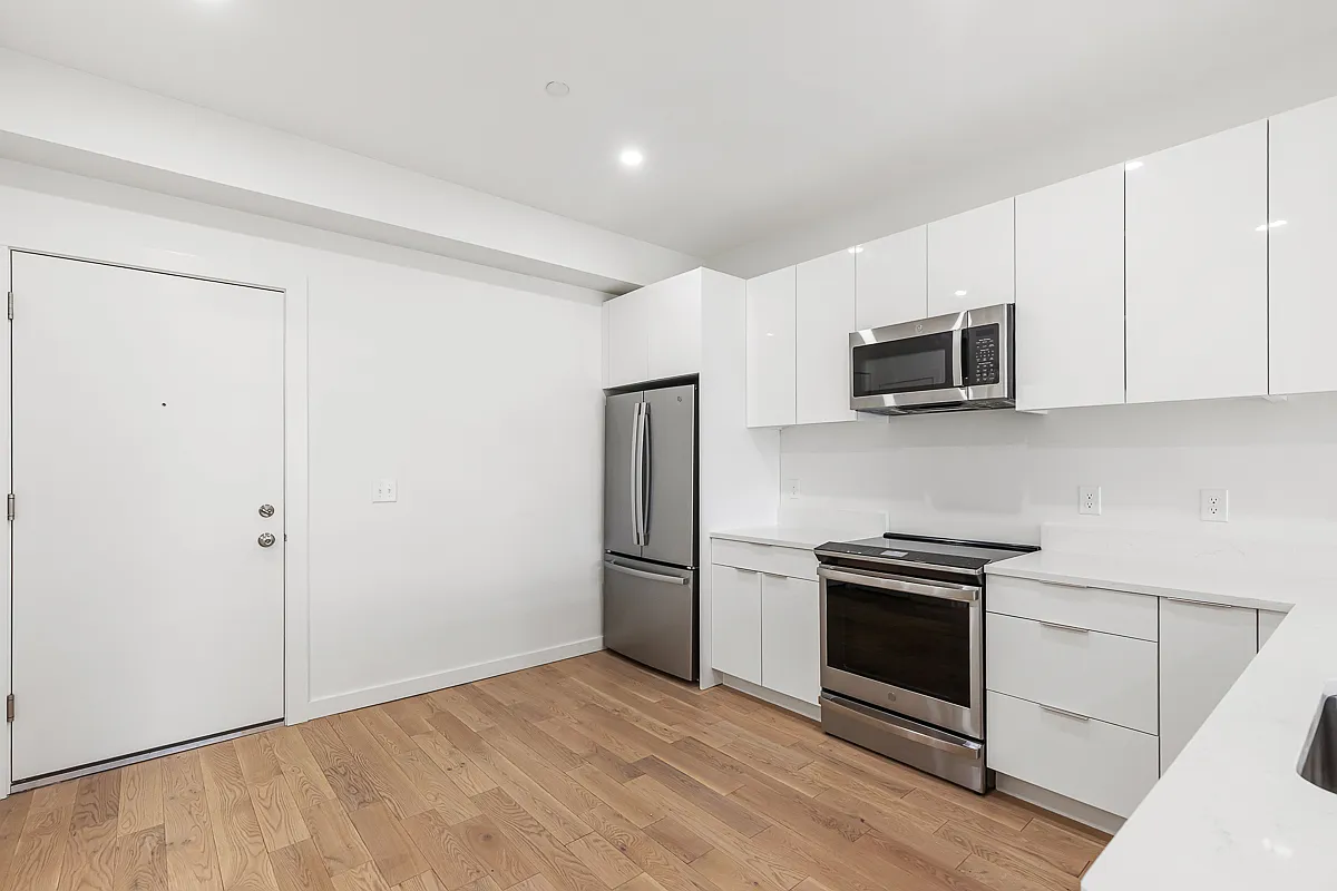 2 bed, 830 sqft, $2,595 — Photo 1