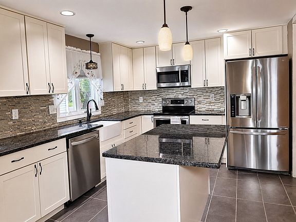 3rd image of 41 Burnett Rd #41