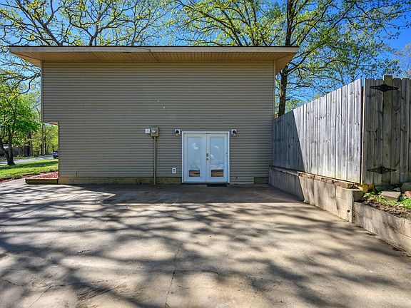 4th image of 96 Luster St
