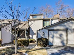 2529 Honeysuckle Ln, Rolling Meadows, IL 60008