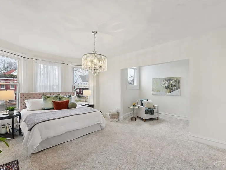 1723 Kinney Ave — Photo 15