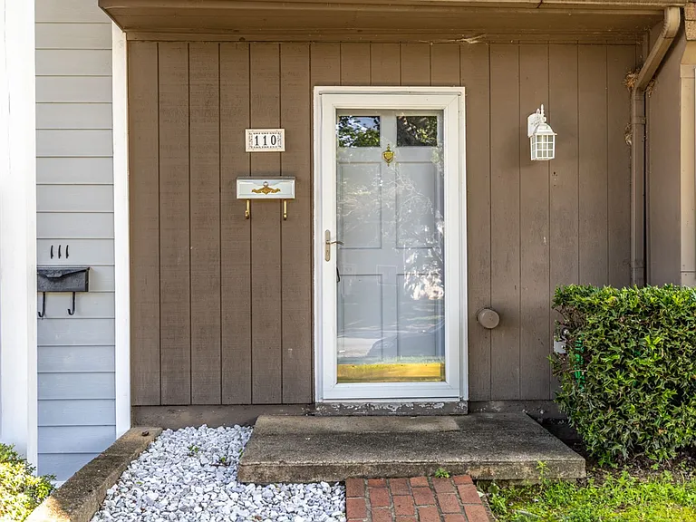 110 Woodlake Dr — Photo 4