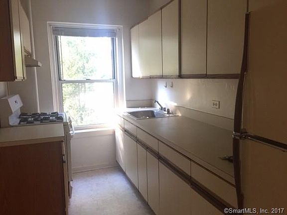 4th image of 100 Woodside Grn APT 1A