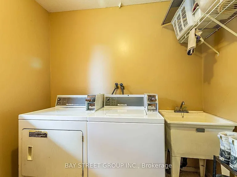 38 Noecker St #UPPER FLOOR — Photo 13
