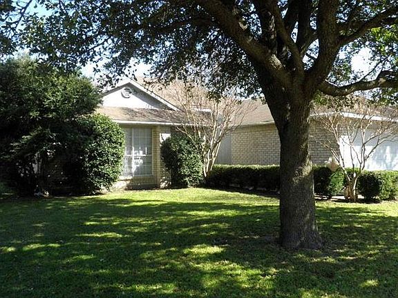 2nd image of 4952 Shady Oak Trl