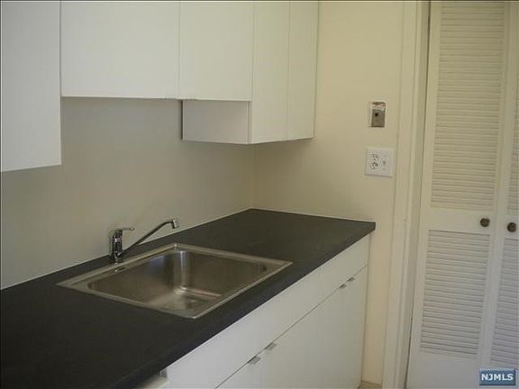 5th image of 1600 Center Ave APT 7E