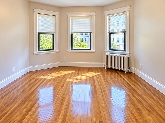 2nd image of 1560 Commonwealth Ave APT 4